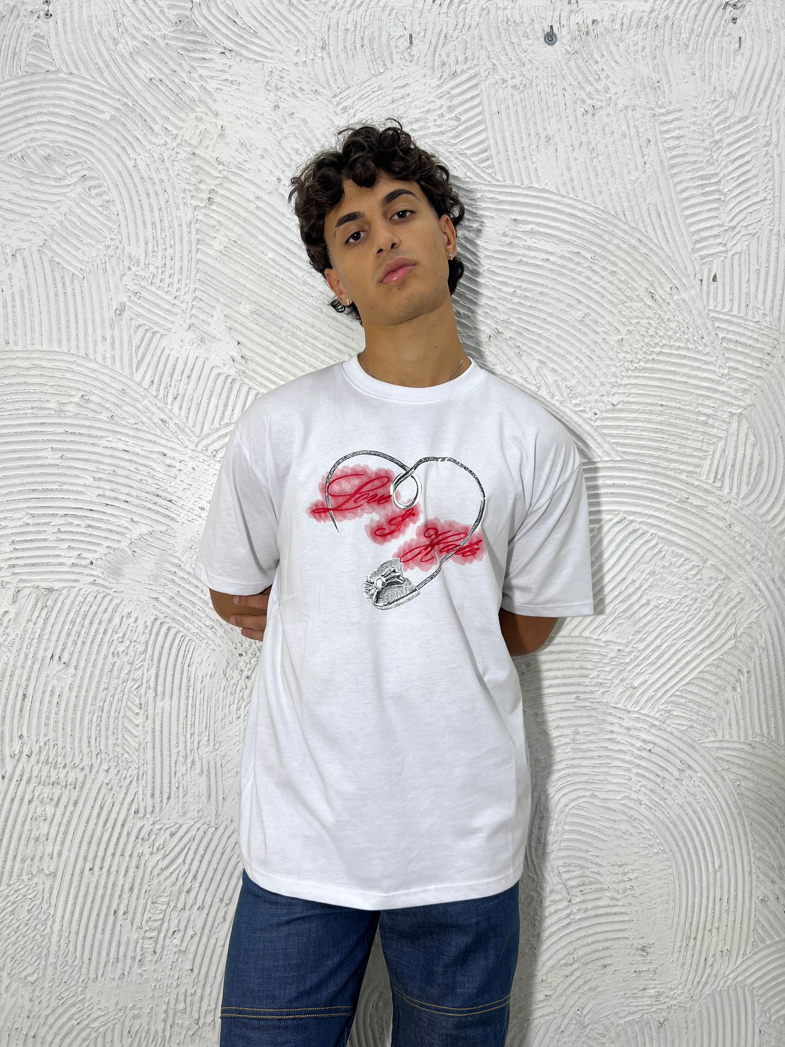 T-SHIRT LOVE IS A TRAP