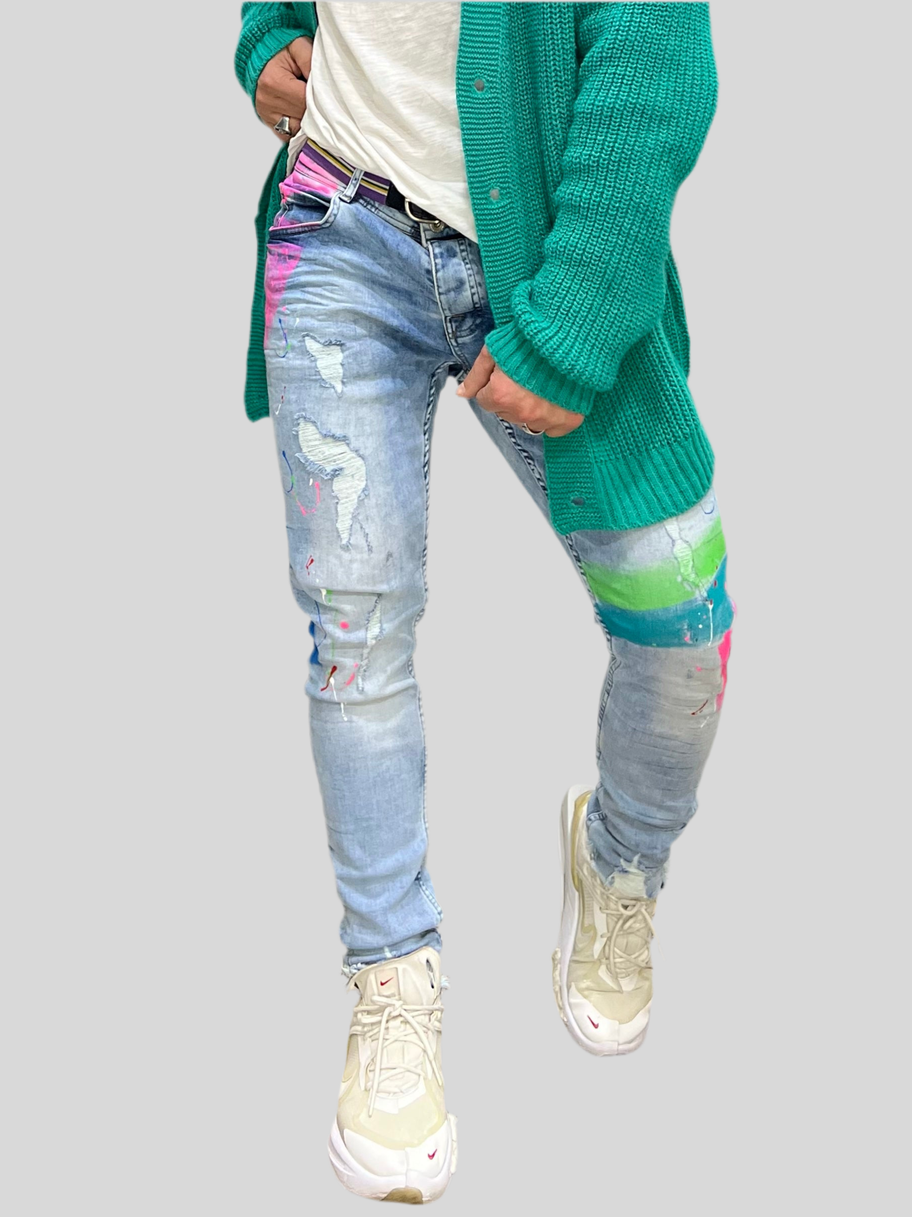 JEANS MINIMAL CON SCHIZZI COLORATI E ROTTURE