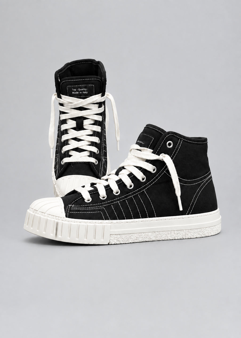 Sneakers F09 Caught
