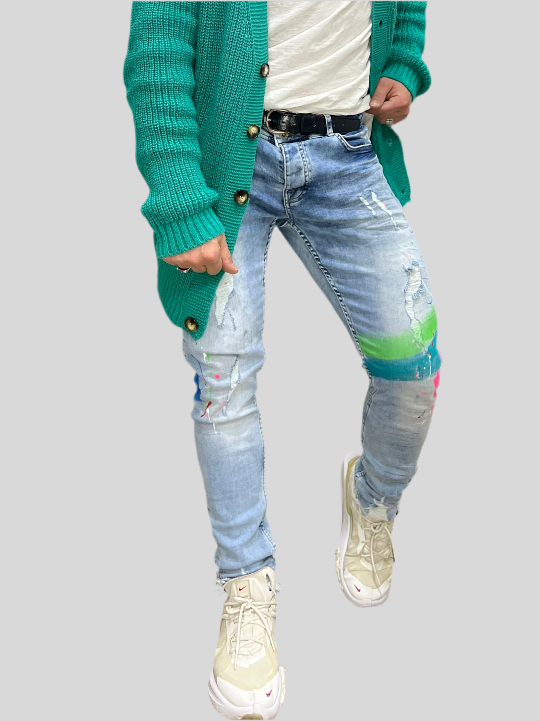 JEANS MINIMAL CON SCHIZZI COLORATI E ROTTURE