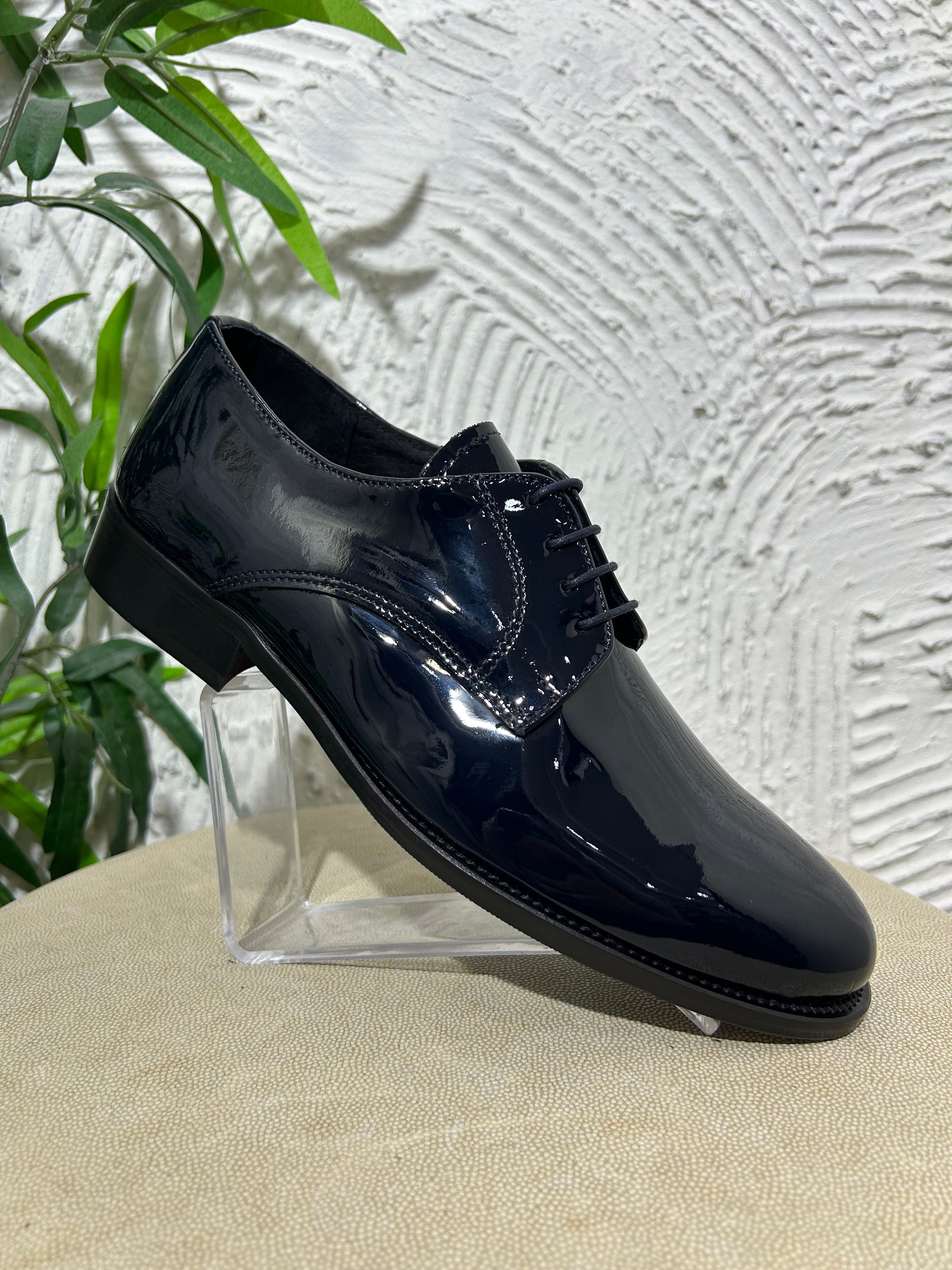 Scarpe modello derby in vernice