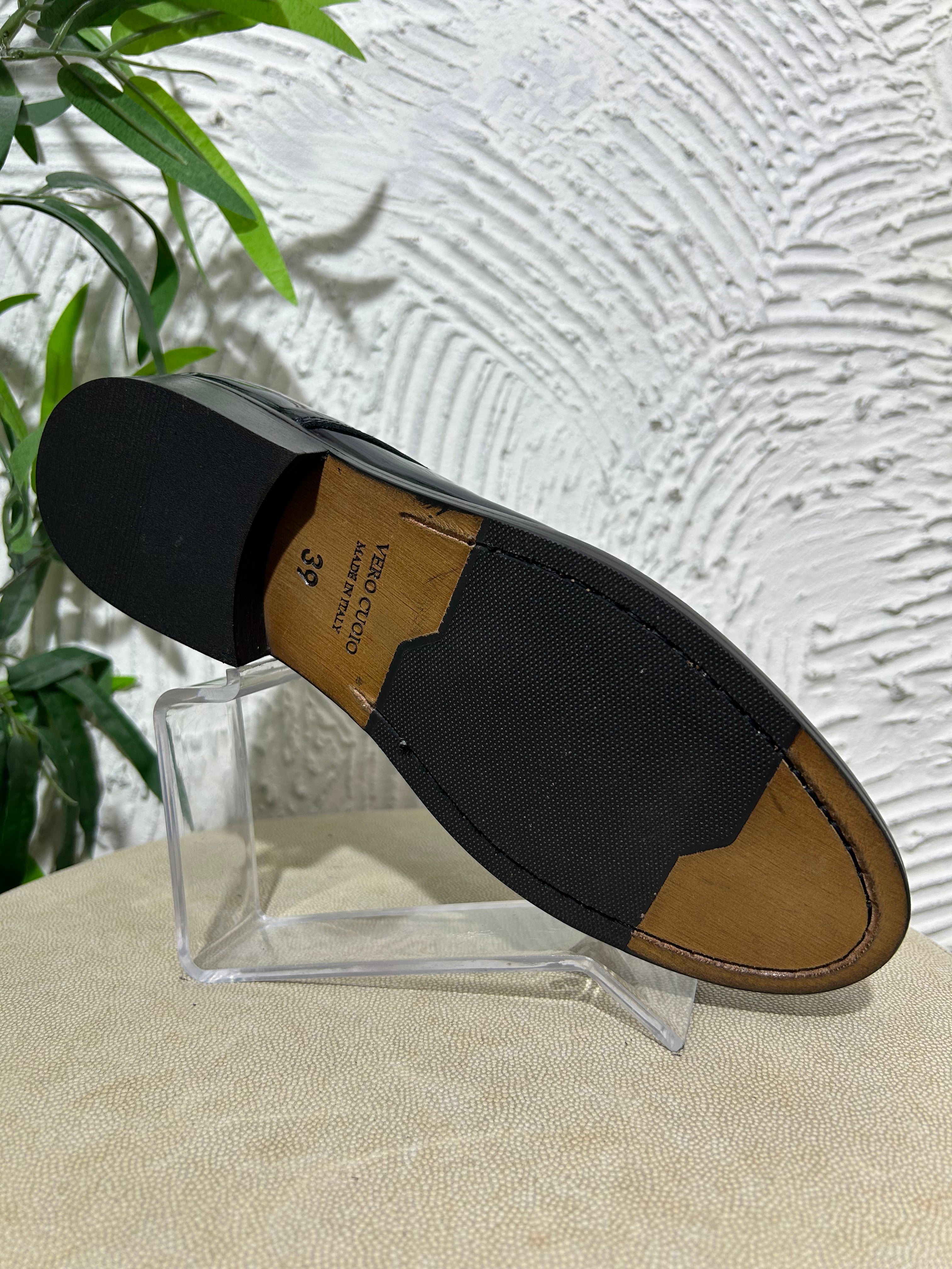 Scarpe modello derby in vernice