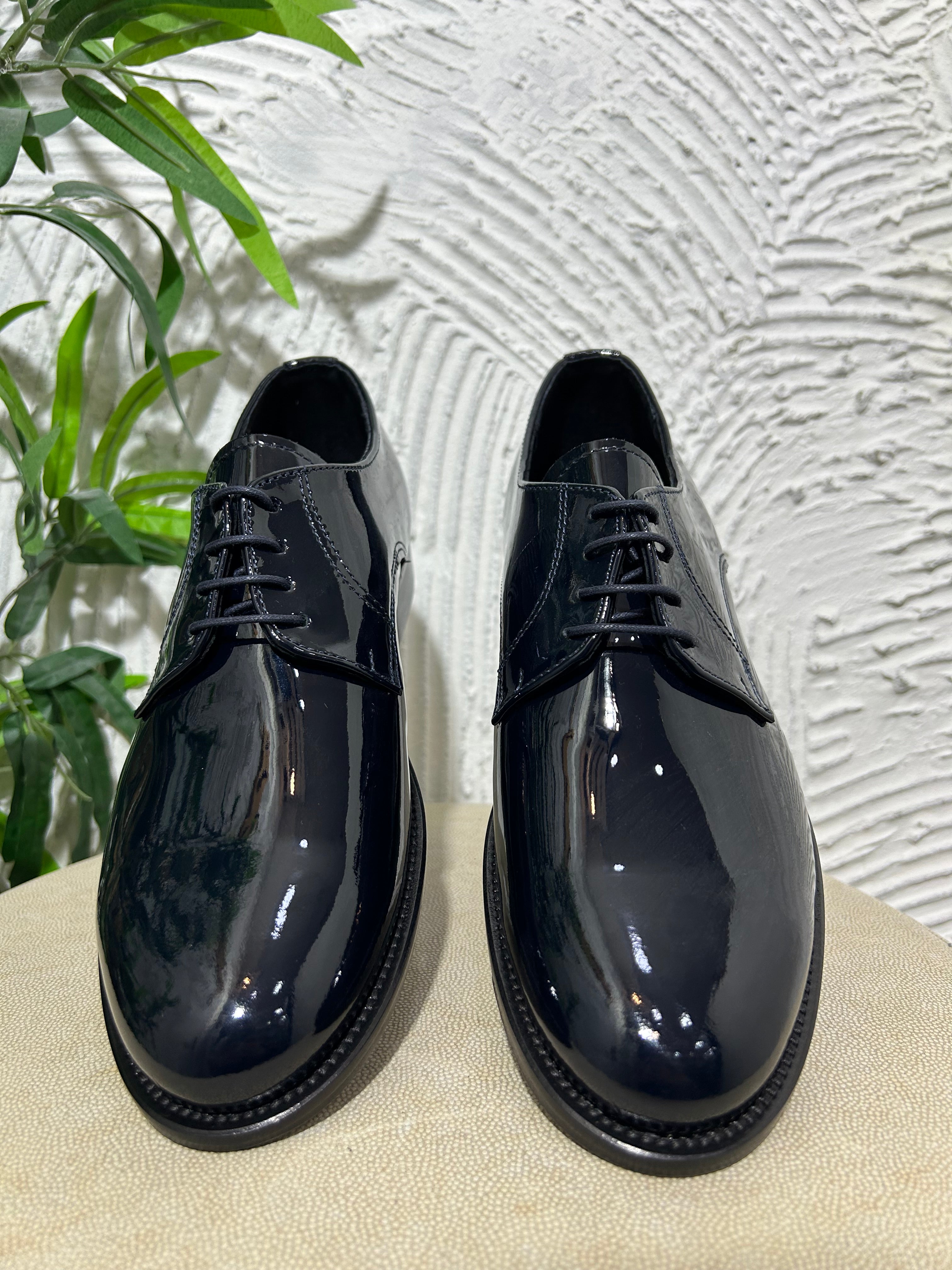 Scarpe modello derby in vernice