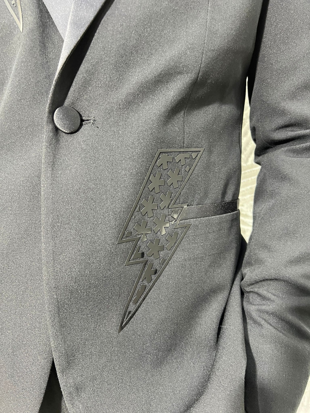 ABITO SMOKING DETTAGLI FULMINI