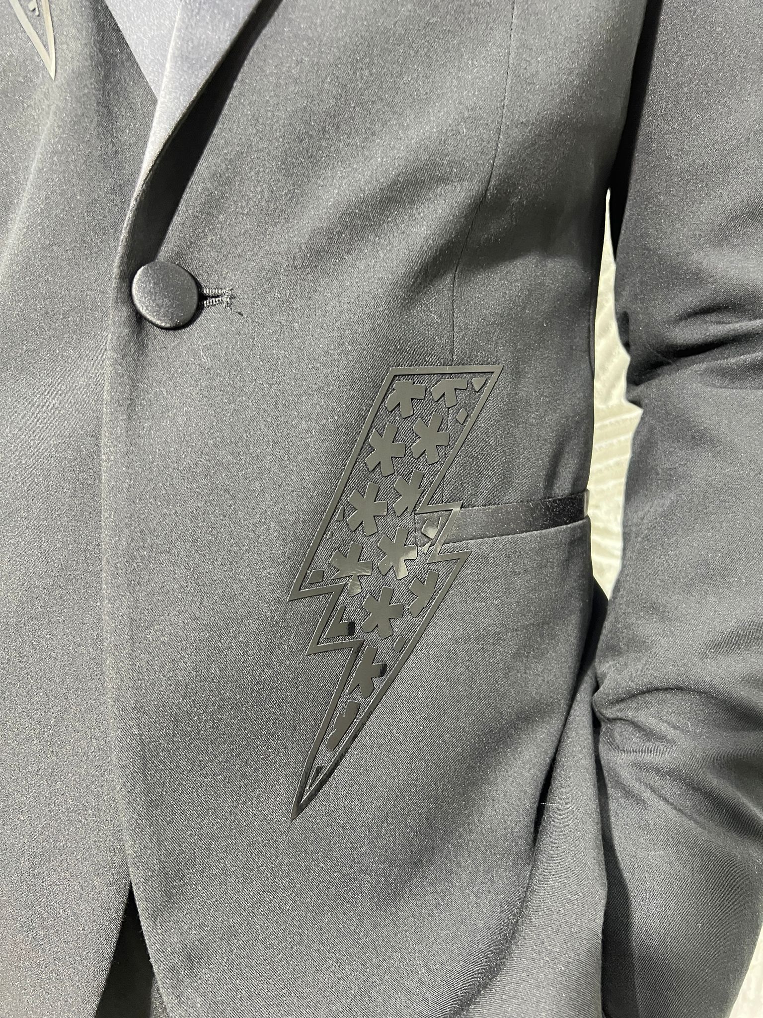 ABITO SMOKING DETTAGLI FULMINI