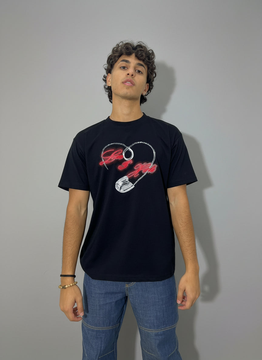 T-SHIRT LOVE IS A TRAP