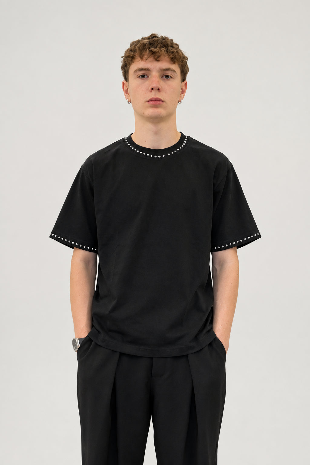 T-Shirt Borchiata